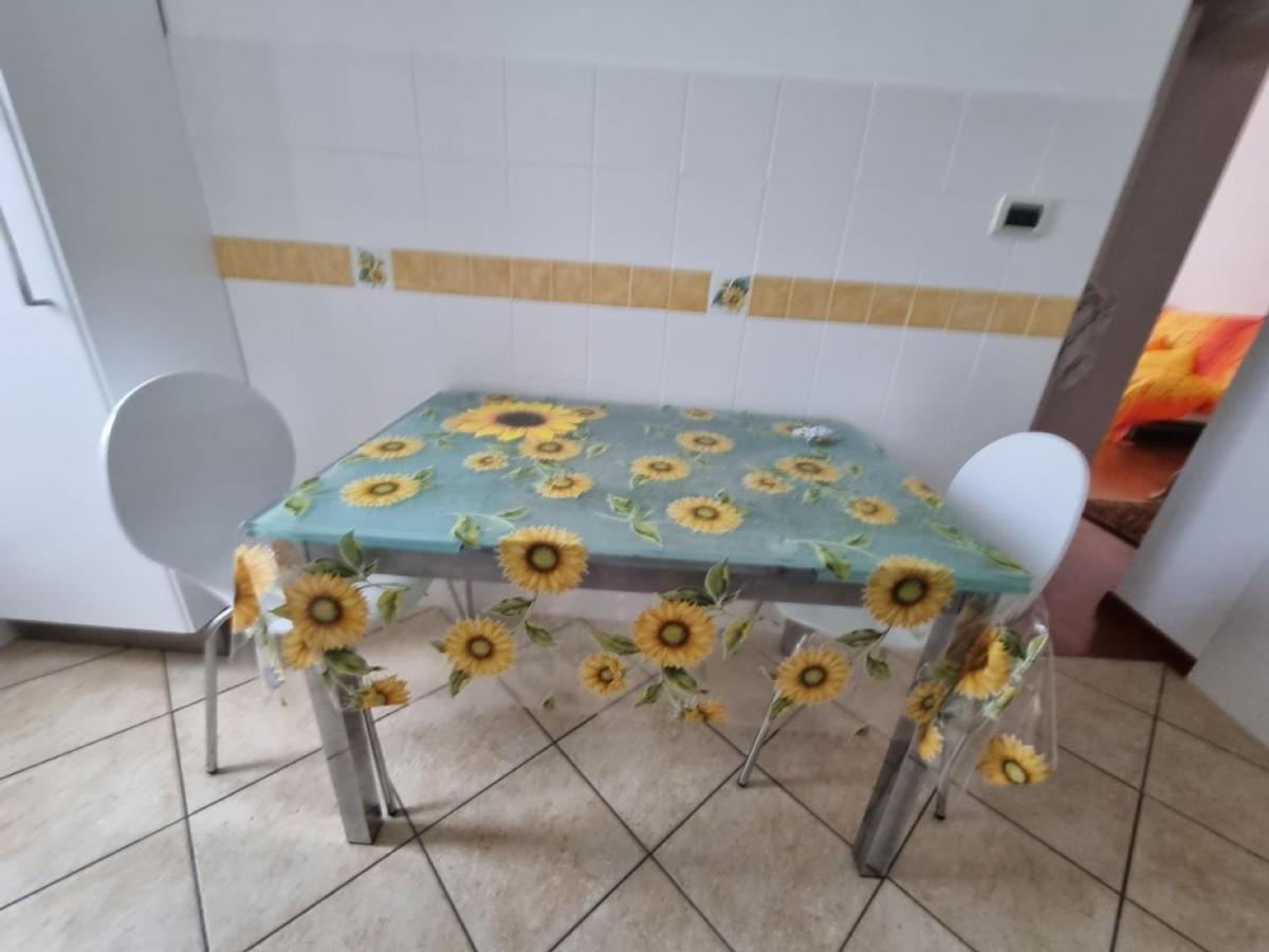 La Casa Dei Girasoli Genoa Bagian luar foto